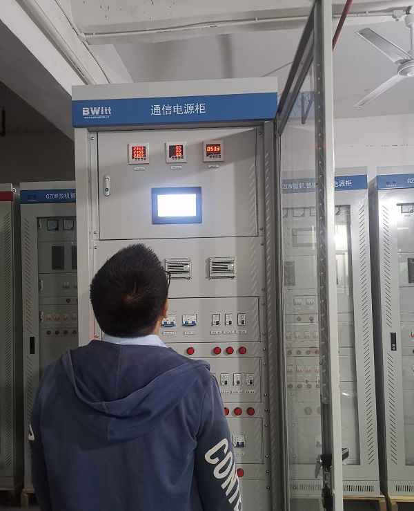 逆变器通讯电源机柜的注重事项