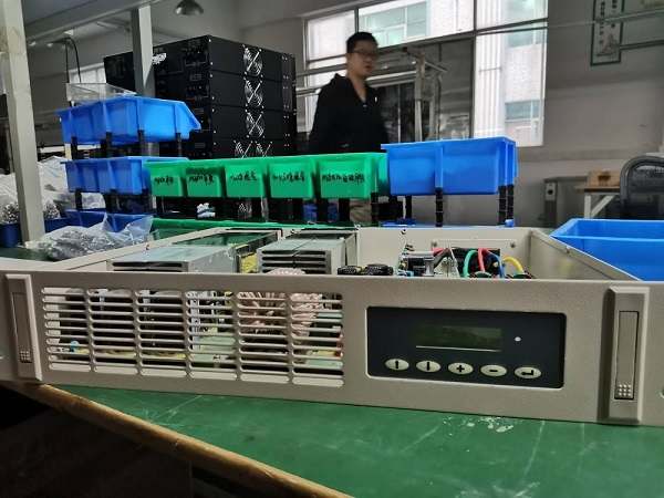 怎么看逆变器电池是否充满电，，，使用万用表